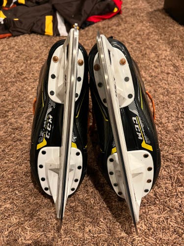 CCM Super Tacks 9370 Hockey Goalie Skates Regular Width 6 (Used)