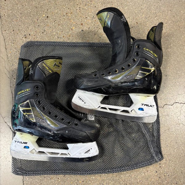 Intermediate True Catalyst 7 Hockey Skates | Size 4
