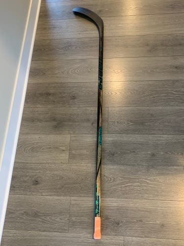 Senior Bauer Twitch Hockey Stick Right Hand P92 77 Flex (Used)
