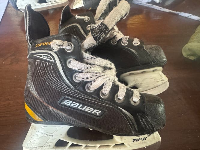 Bauer Supreme Hockey Skates Regular Width 10 (Used)