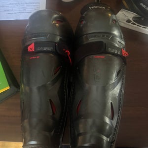 Intermediate Bauer Vapor 14" Shin Pads (Used)