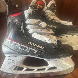 Bauer Vapor 3X Hockey Skates Size 5 (Used)
