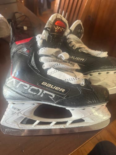 Bauer Vapor 3X Hockey Skates Size 5 (Used)