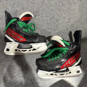 Intermediate CCM JetSpeed FT670 Hockey Skates | Size 4