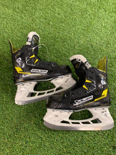 Senior Bauer Vapor Hyperlite Hockey Skates 7 (Used)