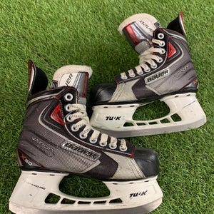Junior CCM Hockey Skates Regular Width Size 2 (Used)