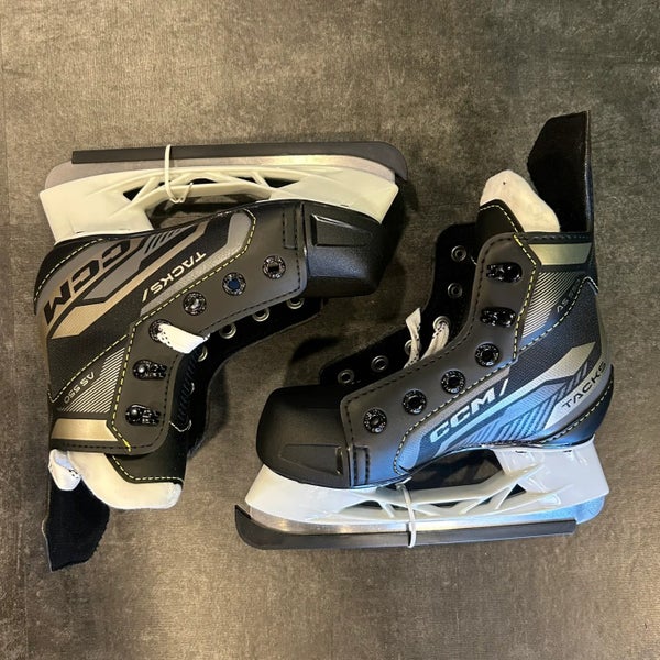 New Youth CCM AS-550 Hockey Skates | Size 12Y