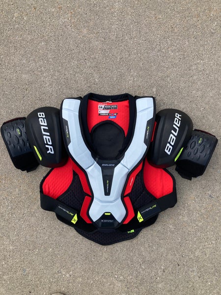Senior Medium Bauer Vapor Hyperlite Shoulder Pads