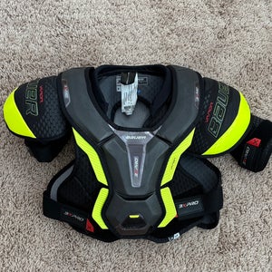 Junior Small Bauer 3X pro shoulder pads (barely used)
