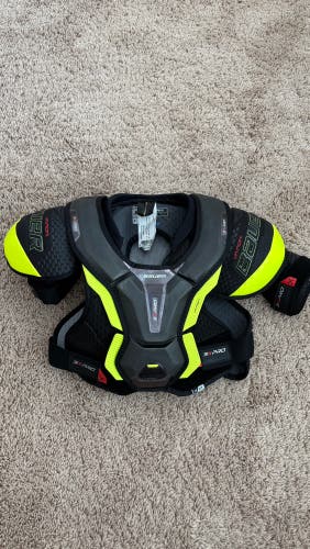 Junior Small Bauer 3X pro shoulder pads (barely used)