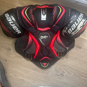 Men's Small / Medium Senior Bauer Vapor 2x pro Shoulder Pads (Used)