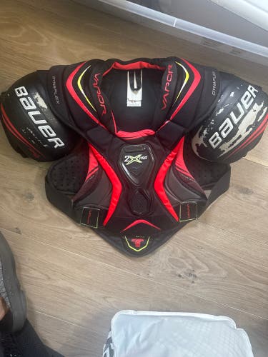 Men's Small / Medium Senior Bauer Vapor 2x pro Shoulder Pads (Used)