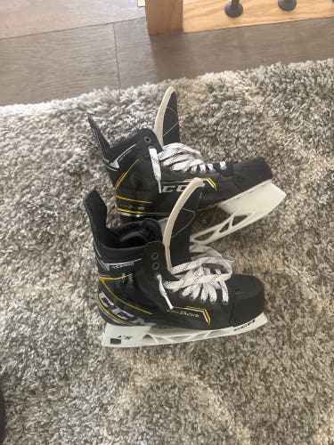 CCM Super Tacks Hockey Skates Regular Width 7 (Used)