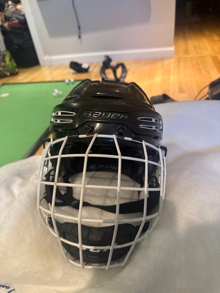 Medium Bauer Helmet (Used)
