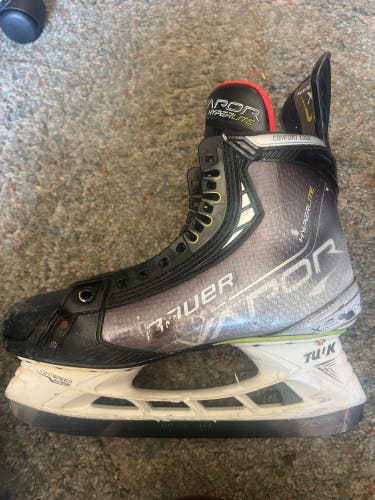 Bauer Vapor Hyperlite Hockey Skates Regular Width 9 (Used)