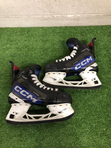 Intermediate CCM Jetspeed XTRA PLUS Hockey Skates Regular Width 6.5 (Used)