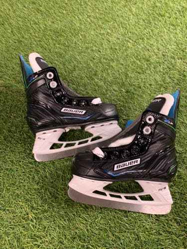 Youth Bauer XLP Hockey Skates Regular Width 8 (New)