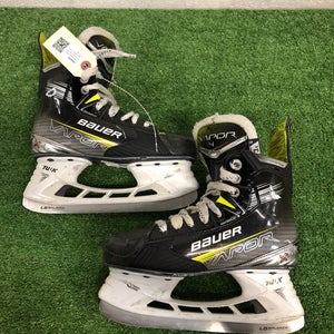 Junior Bauer Vapor X4 Hockey Skates Regular Width Size 3.5 (Used)