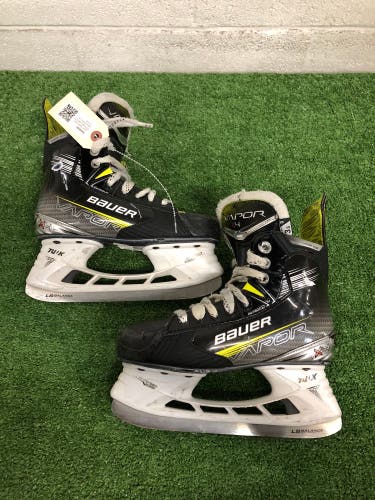 Junior Bauer Vapor X4 Hockey Skates Regular Width Size 3.5 (Used)