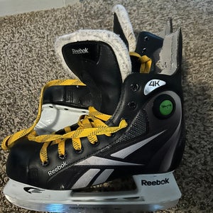 Reebok 4K Hockey Skates Size 3.5 (Used)