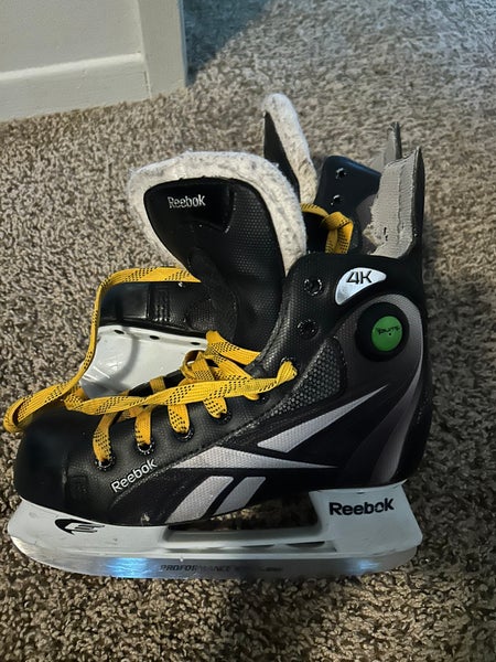 Reebok 4K Hockey Skates Size 3.5 (Used)