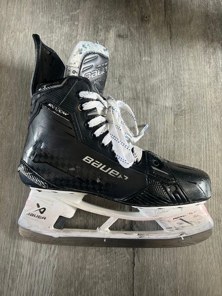 2025 Bauer Supreme Shadow Hockey Skates Regular Width 6 (Used)