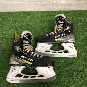 Junior Bauer Vapor X4 Hockey Skates Regular Width Size 2 (Used)