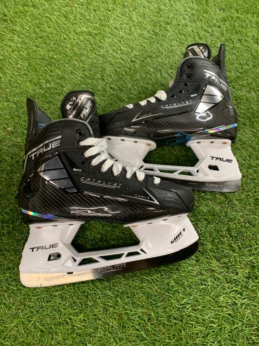 Intermediate True Catalyst 9X4 Hockey Skates Regular Width 6.5 (New)