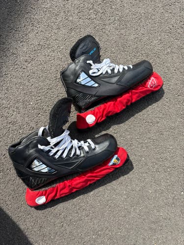True One Piece Hockey Goalie Skates Regular Width Pro Stock 7.5 (Used)