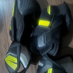 Intermediate Large Bauer Supreme Ultrasonic Elbow Pads (Used)
