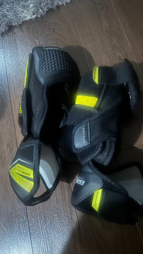 Intermediate Large Bauer Supreme Ultrasonic Elbow Pads (Used)