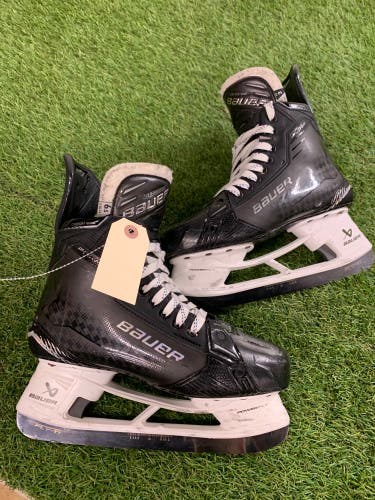 Intermediate Bauer Supreme Shadow Hockey Skates 6.5 (Used)