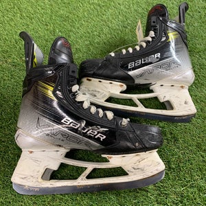 Senior Bauer Vapor Hyperlite 2 Hockey Skates 7 (Used)