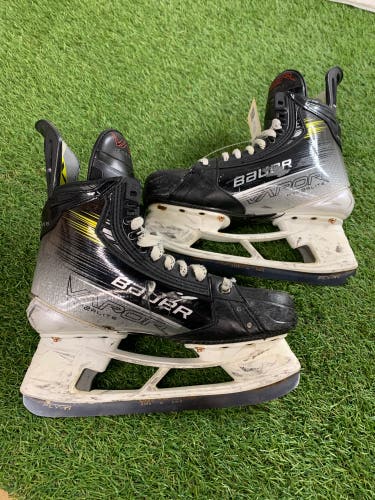 Senior Bauer Vapor Hyperlite 2 Hockey Skates 7 (Used)