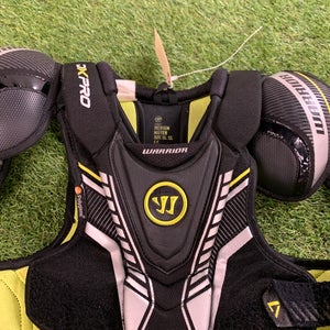 Medium Junior Warrior Alpha DX Pro Shoulder Pads (Used)