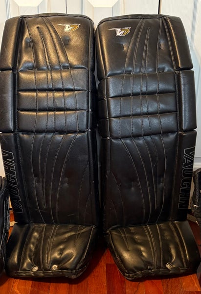35+1 Vaughn Velocity V7 Pro Carbon Goalie Leg Pads all Black