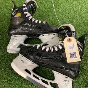 Junior Bauer Supreme 3S Pro Hockey Skates Regular Width Size 2 (Used)