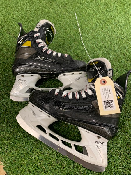 Junior Bauer Supreme 3S Pro Hockey Skates Regular Width Size 2 (Used)