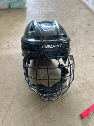 Large Bauer Re-Akt 150 Helmet (Used)