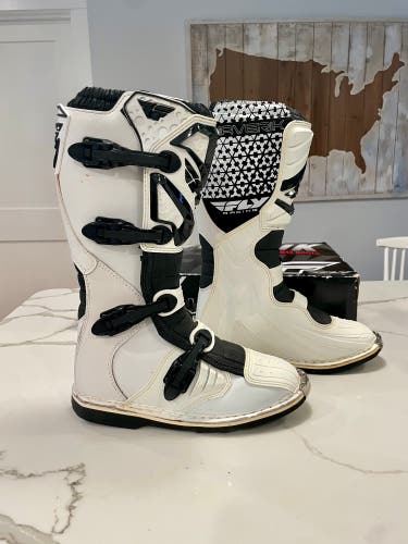 White Men's Size M 10.0 (W 11.0) Fly Racing (Used)