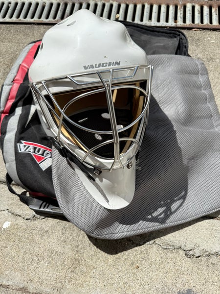 Senior Medium Vaughn Goalie Mask (Used)