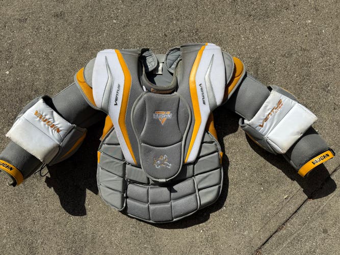 XL Vaughn Ventus LT88 Goalie Chest Protector (Used)
