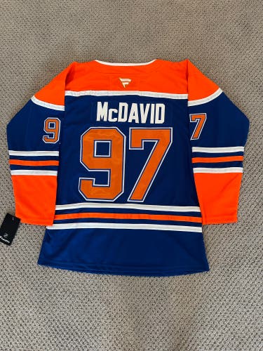 Connor McDavid Edmonton Oilers home jersey w SCF25 patch size 50/medium