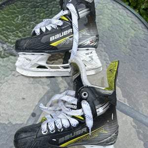 2023 Bauer Vapor X4 Hockey Skates Regular Width Size 3.5 (Used)