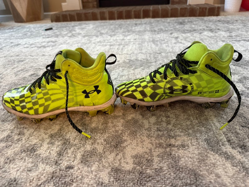 Men's  6Y (Big Kids / Youth) Under Armour High Top Molded Cleats (Used)