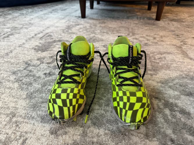 Men's  6Y (Big Kids / Youth) Under Armour High Top Molded Cleats (Used)