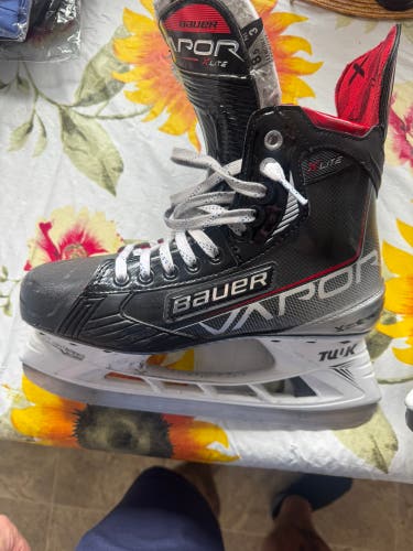 2024 Bauer Vapor X-Lite Hockey Skates 8.5 (Used)