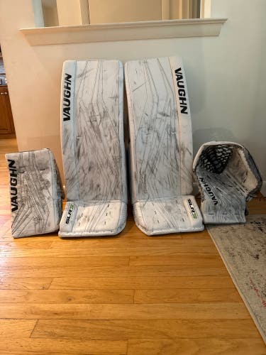 33" Vaughn SLR3 Regular Goalie Full Set (Used)