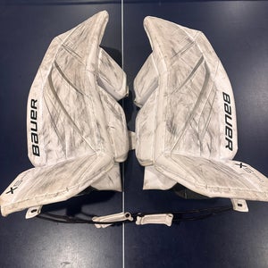 Medium 2024 Bauer Vapor X5 Pro Goalie Leg Pads (Used)