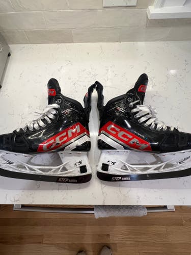 2024 CCM JetSpeed FT6 Pro Hockey Skates Wide Width 6 (Used)